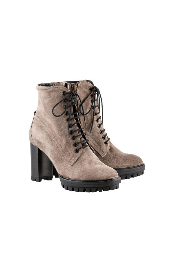 Hogl pair heeled taupe shoe boots