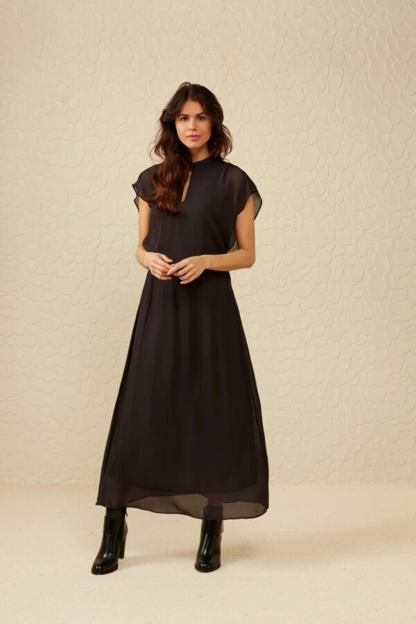 dress with high neck and cap sleeves in flowy fit phantom yaya1