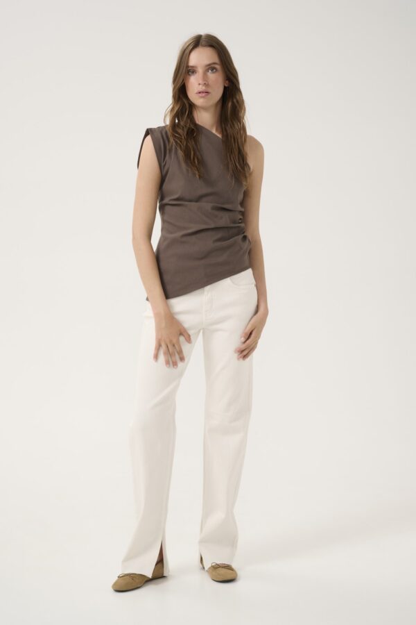 my essential wardrobe daisy jeans