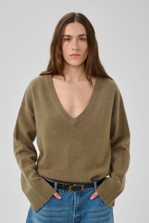 my essential wardrobe huxi jumper capers