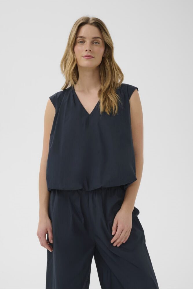 part two didi navy top